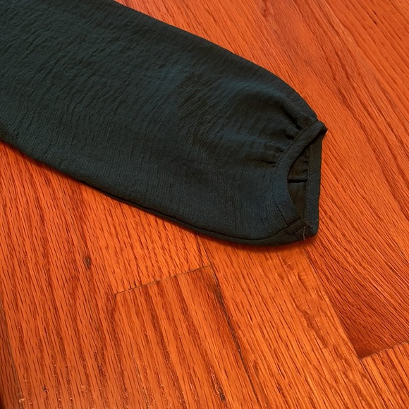 H&M Hunter Green 3/4 Sleeve Lightweight Dress - Great for Work, Holiday Parties - Picture 2 of 8